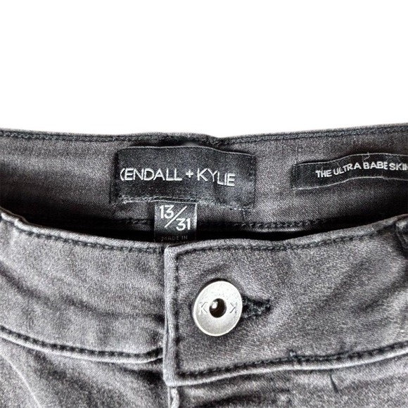 Kendall + Kylie Women's Skinny Jeans Size 13 Gray Dark Wash 31 Waist - Picture 7 of 9